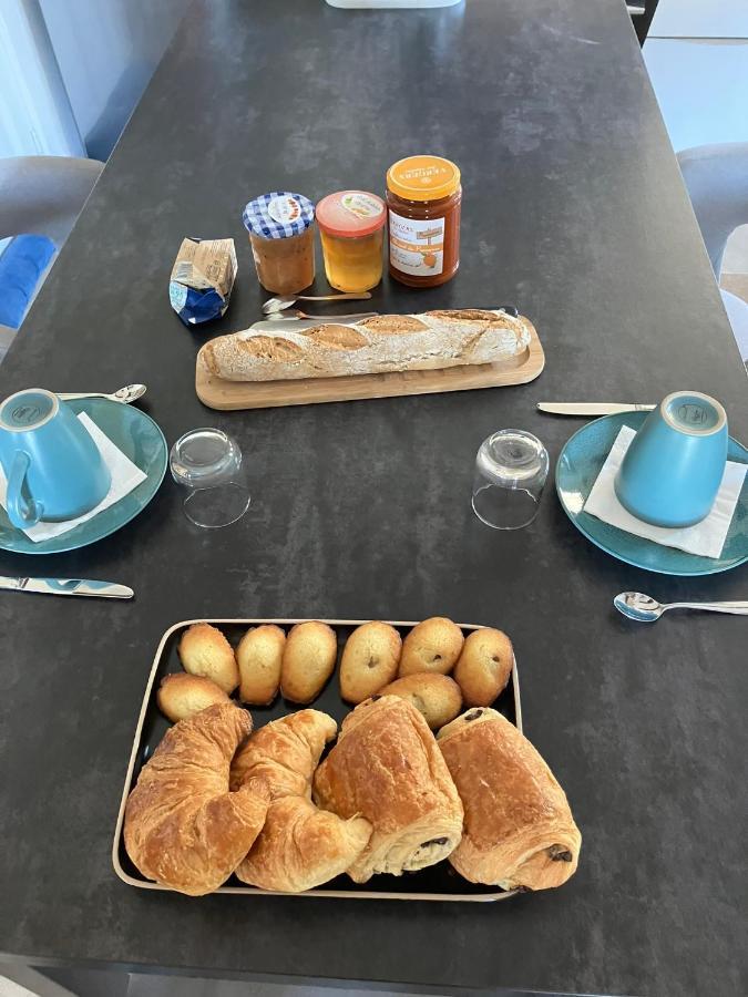 Chambre Avec Petit-Dejeuner En Provence Luberon La Tour-dʼAigues Exteriör bild