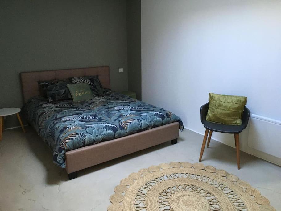 Chambre Avec Petit-Dejeuner En Provence Luberon La Tour-dʼAigues Exteriör bild